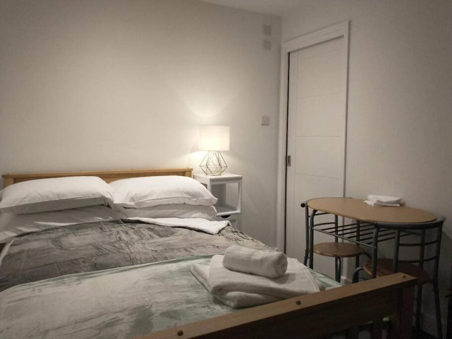 Cosy Garden Studio Room Minimum Two Night Booking ブライトン エクステリア 写真